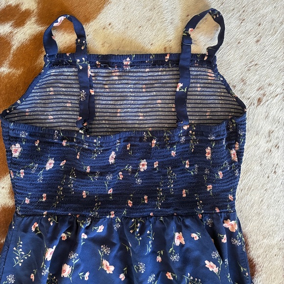 Old Navy Women’s Floral Smocked Midi Dress With Pockets & Adjustable Straps - Picture 2 of 7
